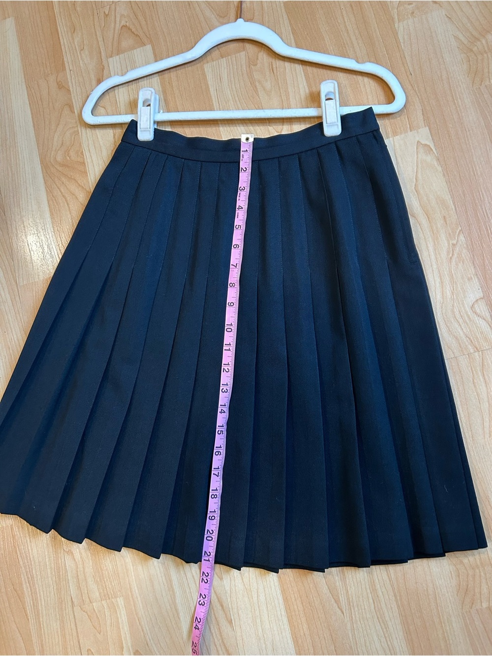 Classic Vintage Wool Pleated Women’s Skirt — Black